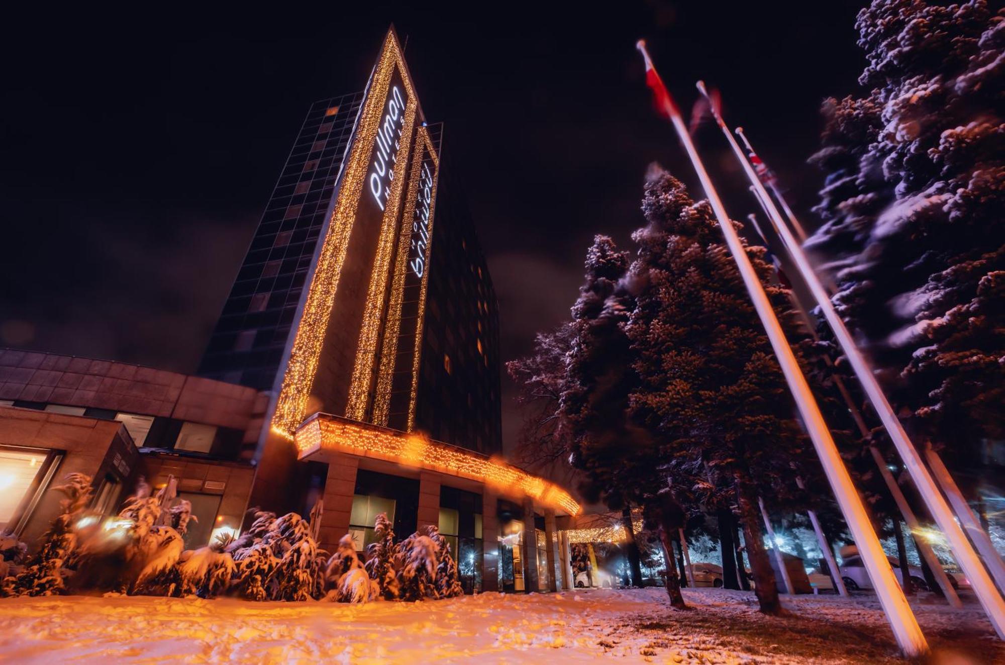 Pullman Bucharest World Trade Center Hotel Exterior foto