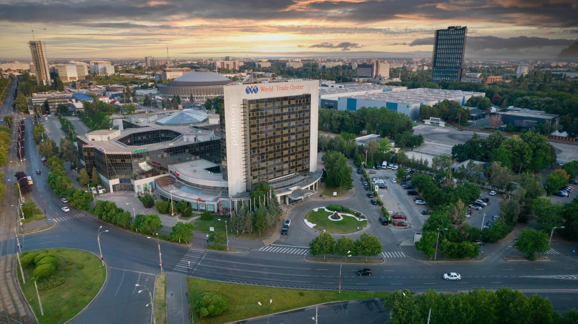 Pullman Bucharest World Trade Center Hotel Exterior foto