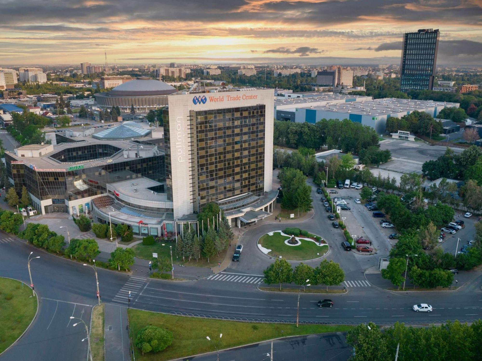 Pullman Bucharest World Trade Center Hotel Exterior foto